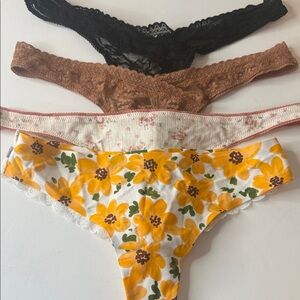 Free People / Urban Outfitters Assortment of Panties 4 Pairs. Size Medium / 6
